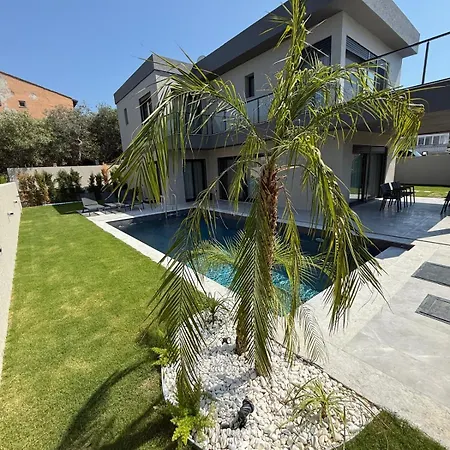 Villa Vip Lueks Odalar Banyo Ve Klimali Çeşme