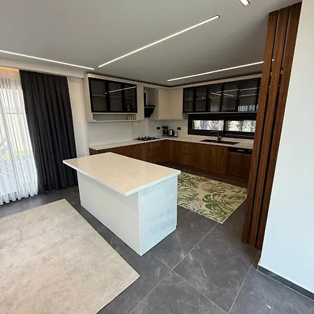 Willa Vip Lueks Odalar Banyo Ve Klimali *