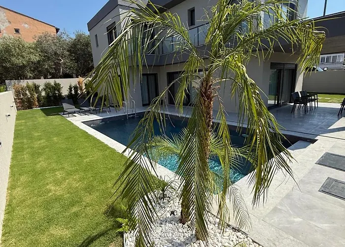 Villa Vip Lueks Odalar Banyo Ve Klimali Çeşme